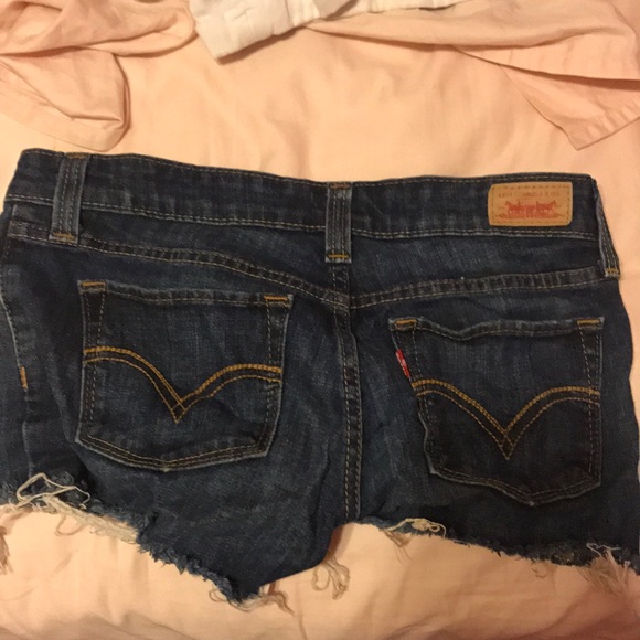 Levi's Jean shorts Distressed bottoms - Picture 2 of 3